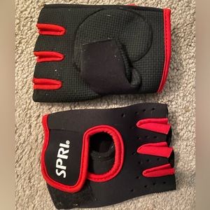 SPRI padded fitness gloves.